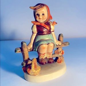 Porcelain figurine by Hummel